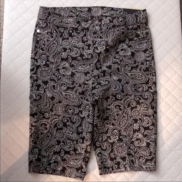 NWT Rafaella black paisley ultra stretch Bermuda shorts, size 8 - Picture 4 of 5